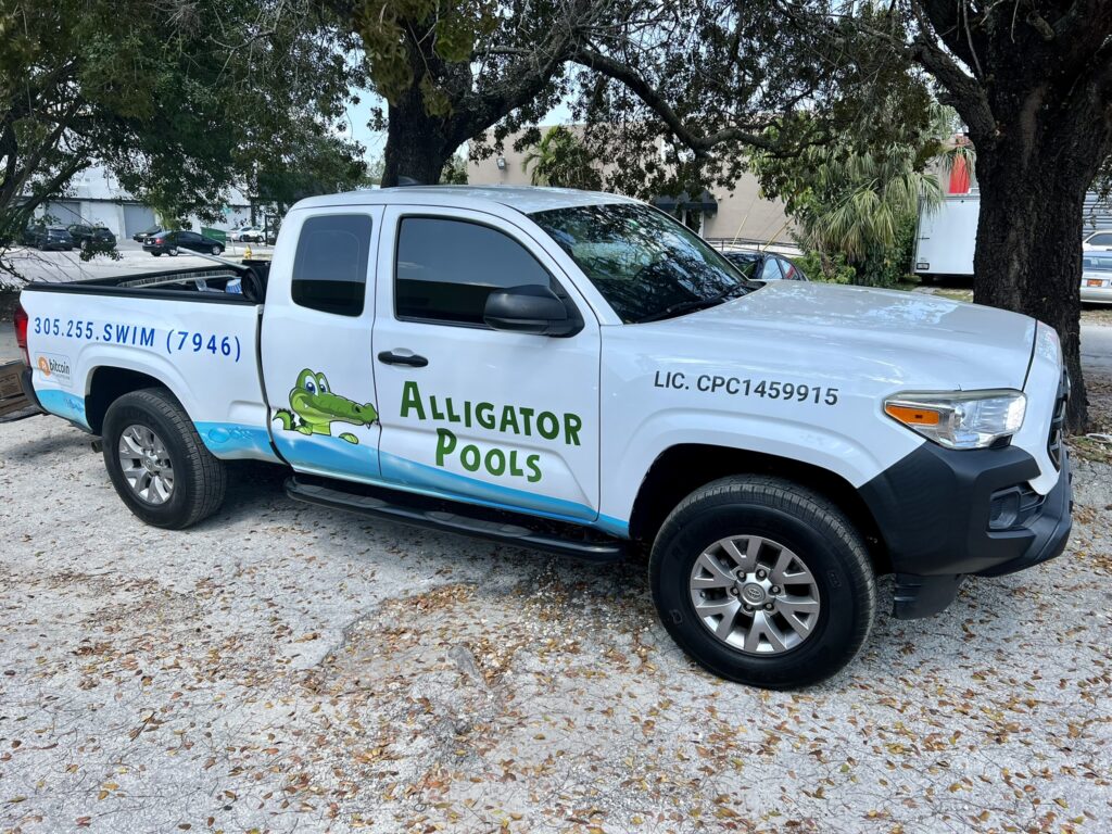 alligator-pools-truck
