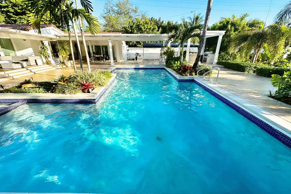 Swimming-Pool-in-Coral-Gables-FL